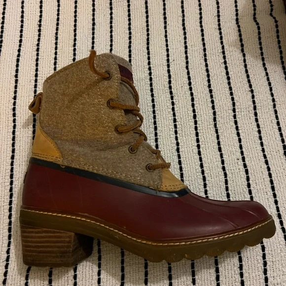Sperry Burgundy and Tan Chunky Heel Duck Boots, size 9.5 - Picture 2 of 13